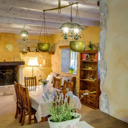 Especially Charm Stone House With A Pool * Svetvinčenat