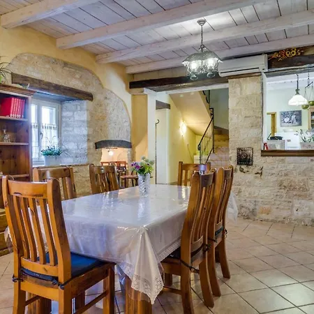 Especially Charm Stone House With A Pool Svetvinčenat