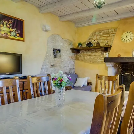 度假居 Especially Charm Stone House With A Pool *