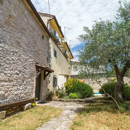 Especially Charm Stone House With A Pool Svetvinčenat