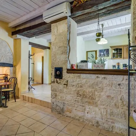 度假居 Especially Charm Stone House With A Pool *