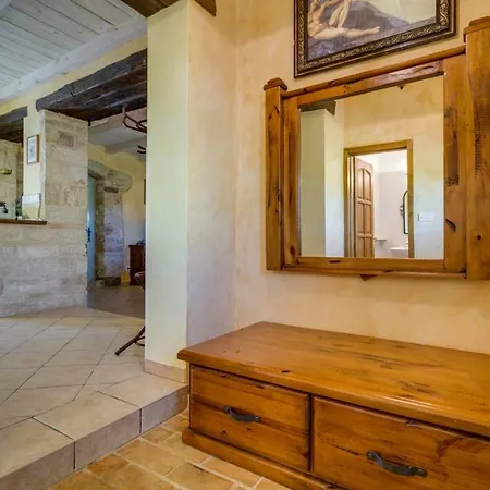 度假居 Especially Charm Stone House With A Pool *