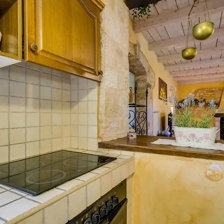 Especially Charm Stone House With A Pool 度假居 *