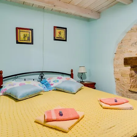 Especially Charm Stone House With A Pool Svetvinčenat