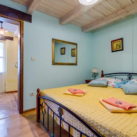 度假居 Especially Charm Stone House With A Pool