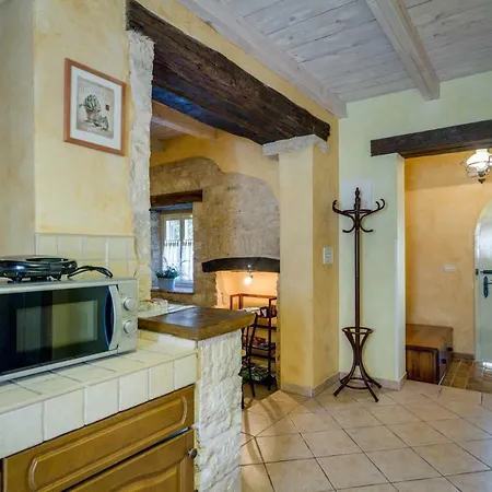 Especially Charm Stone House With A Pool Svetvinčenat