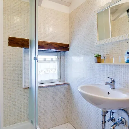 Especially Charm Stone House With A Pool 度假居