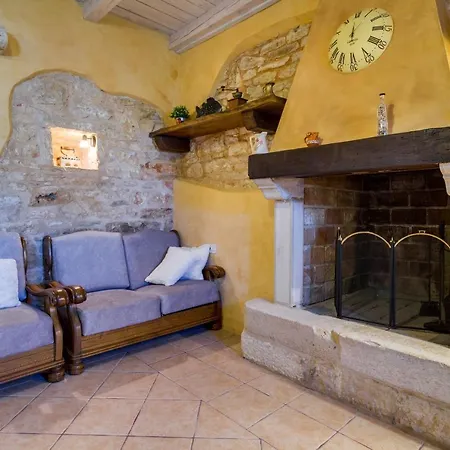 度假居 Especially Charm Stone House With A Pool Svetvinčenat