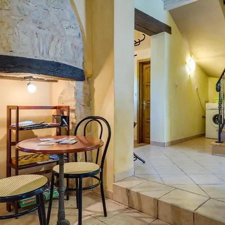 度假居 Especially Charm Stone House With A Pool *