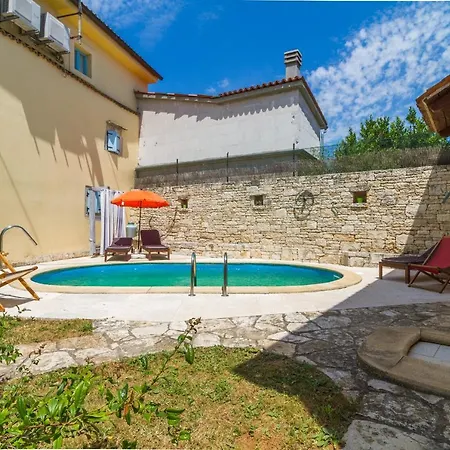 度假居 Especially Charm Stone House With A Pool Svetvinčenat