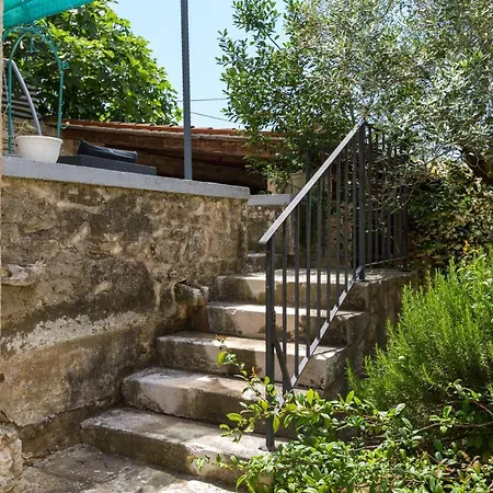 Especially Charm Stone House With A Pool 度假居 *