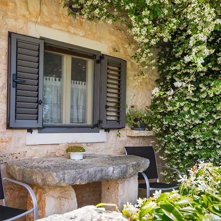 Especially Charm Stone House With A Pool Svetvinčenat