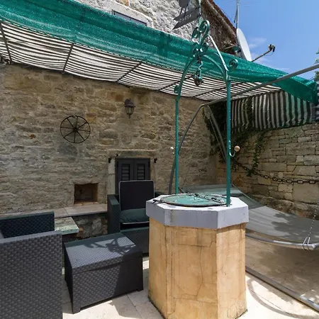 度假居 Especially Charm Stone House With A Pool Svetvinčenat